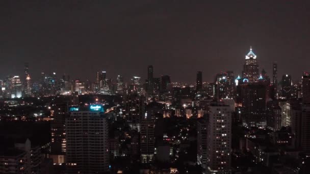 Bangkok Tayland 'daki Asoke kavşağı ve gökyüzü tren istasyonunun hava görüntüsü — Stok video