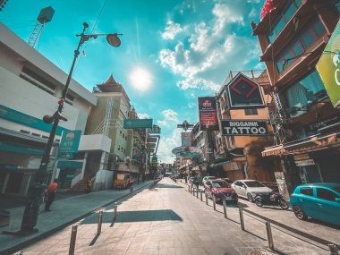 Bangkok, Tayland 'daki Coronavirus tecrit karantinası sırasında boş Khao San Road manzarası