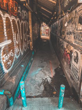 Bangkok, Tayland 'daki Coronavirus tecrit karantinası sırasında boş Khao San Road manzarası