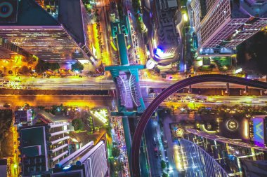 Sathorn bölgesinin hava görüntüsü kapalı karantina sırasında, Chong Nonsi, King Power Mahanakhon kulesi ve Tayland Bangkok 'ta hava yürüyüşü