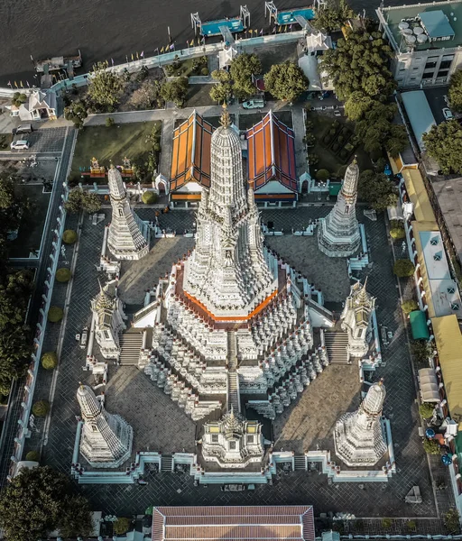 Vista aérea do templo Wat Arun em Bangkok Tailândia durante a quarentena covid lockdown — Fotografia de Stock