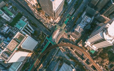 Sathorn bölgesinin hava görüntüsü kapalı karantina sırasında, Chong Nonsi, King Power Mahanakhon kulesi ve Tayland Bangkok 'ta hava yürüyüşü