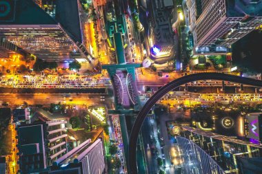 Sathorn bölgesinin hava görüntüsü kapalı karantina sırasında, Chong Nonsi, King Power Mahanakhon kulesi ve Tayland Bangkok 'ta hava yürüyüşü