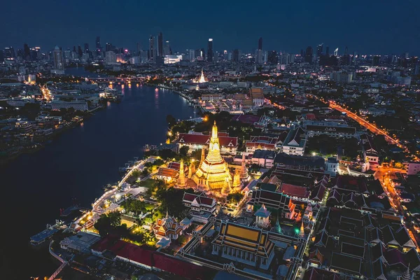 Letecký pohled na chrám Wat Arun v Bangkoku Thajsko během uzamčení covid karantény — Stock fotografie
