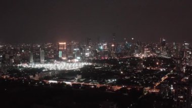 Bangkok Tayland 'daki Asoke kavşağı ve gökyüzü tren istasyonunun hava görüntüsü