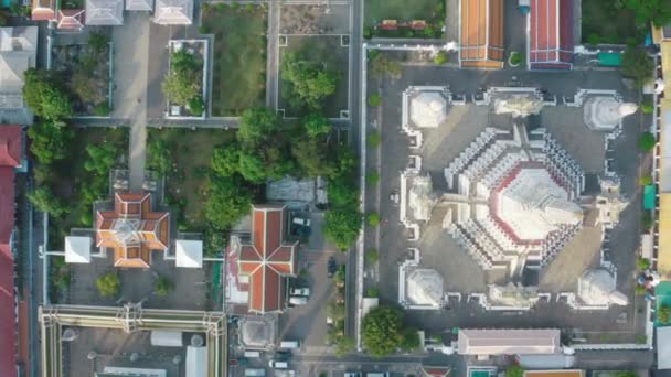 Légi kilátás Wat Arun templom Bangkokban Thaiföld zárlat alatt covid karantén — Stock videók