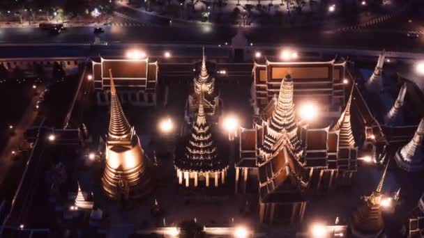 Veduta aerea del tempio del Grand Palace a Bangkok Thailandia durante la quarantena covid isolamento di notte — Video Stock