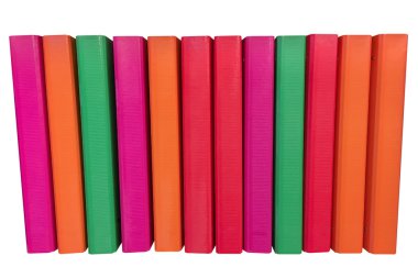 Beyaz bir arka plan üzerinde izole kağıtlar için renkli klasörler