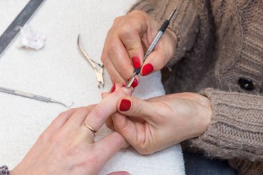 kadının manikür Güzellik Salonu yakın çekim yapması