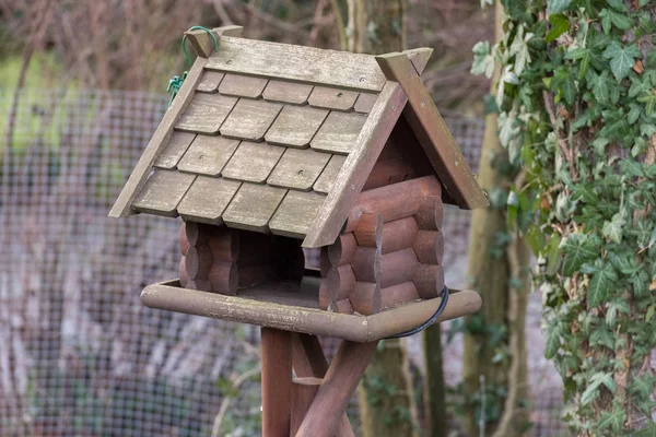 Casa de madera para los pájaros — Foto de Stock