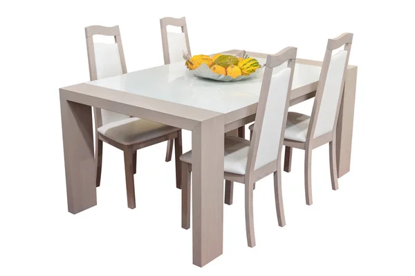 Mesa de comedor de madera y sillas aisladas sobre fondo blanco —  Fotos de Stock