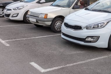 bir sokak Park araçların görünümü