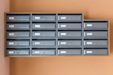 Posta kutularını bir evde