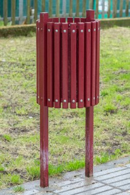 ahşap çöp kutusu bir Şehir Parkı