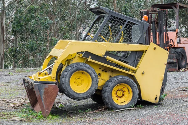 Gelber Bagger im Grader geparkt — Stockfoto