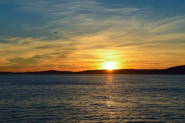 Zonsondergang boven de oceaan — Stockfoto