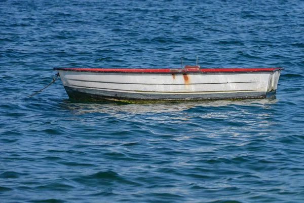 Barca da pesca in legno ormeggiata — Foto Stock