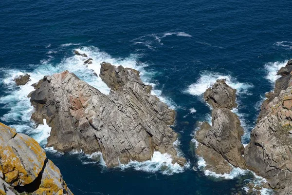 okyanus kıyısındaki kayaların Üstten Görünüm