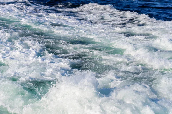 Водне серфінг на поверхні моря — стокове фото
