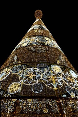 sokak Noel ağacı çelenk ışıklar