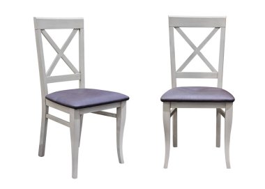 Beyaz arka planda izole edilmiş tahta sandalye