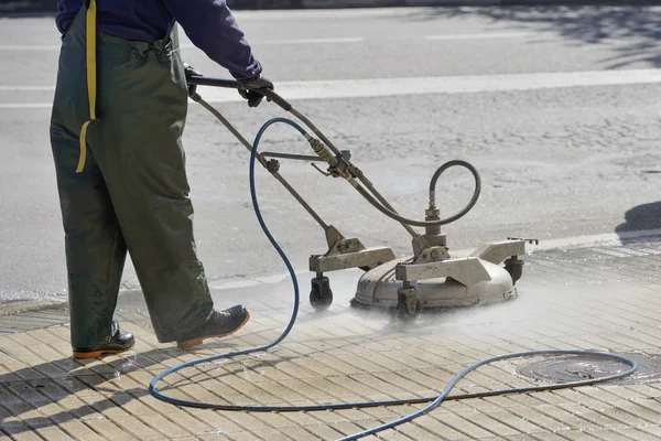 Worker Washes Pavement — Stock Photo, Image