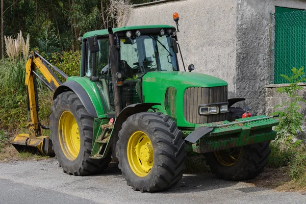 Traktor Mit Rasenmäher — Stockfoto