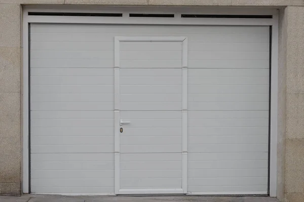 Puerta Plástico Blanco Una Pared Piedra — Foto de Stock