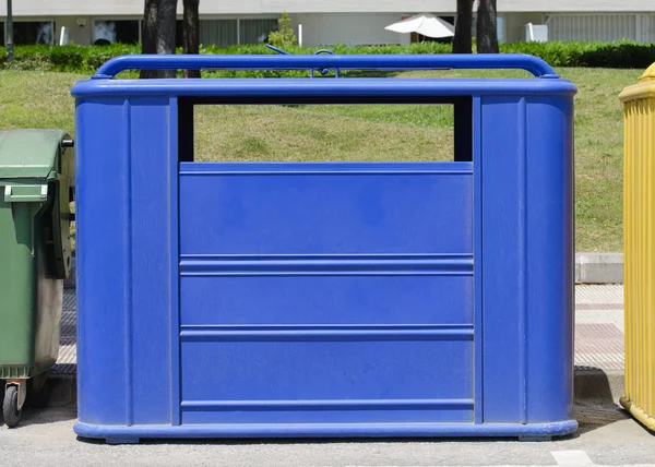 Lata Lixo Plástico Azul Rua — Fotografia de Stock