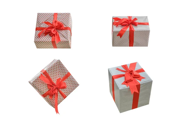 Confezione regalo legata con un nastro rosso isolato su fondo bianco — Foto Stock
