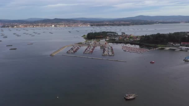 Bateaux Pêche Sur Jetée Dans Port Mer Vue Aérienne — Video