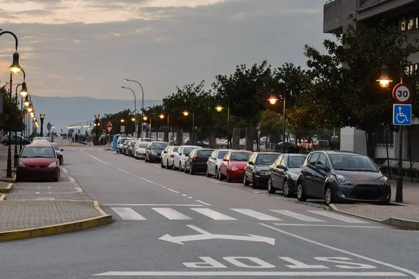 View City Street Cars Parked Row Sunset — Stock Photo, Image