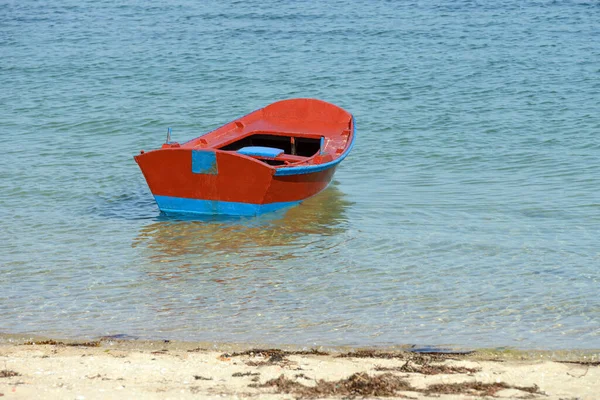 Image Red Wooden Fishing Boat Moored Shore — Stock Photo, Image