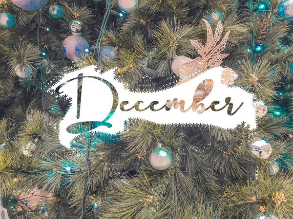 Yeni yıl arifesi. Noel ağacı, süslemeler. Lüks. Yeni Yıl