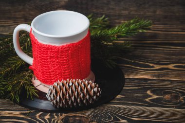 Çay beyaz Kupası ve Noel dekor