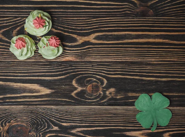 St. Patrick günü ev yapımı kekler — Stok fotoğraf
