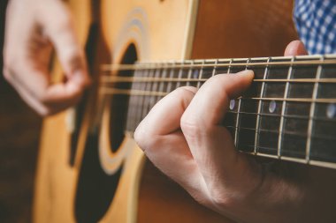 Gitar gitarist kontrolden yakın çekim