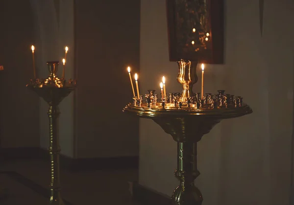 Lighting candles in a church — Stock Photo, Image