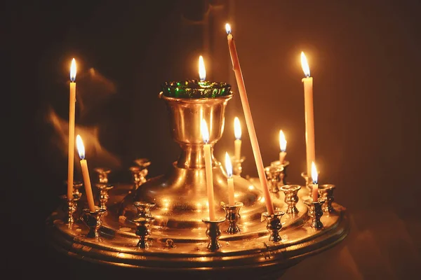 Lighting candles in a church — Stock Photo, Image