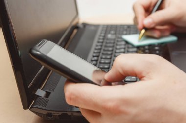 Not etmek çekici kullanma smartphone ve dizüstü bilgisayar