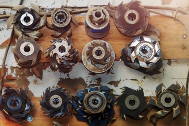 Daire testere freze kompozisyon. İşyeri marangoz araçları.