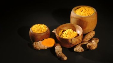 Kavanozdaki zerdeçal tozu - Yavaş çekim