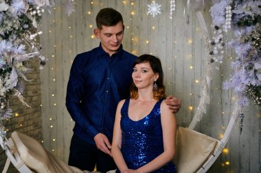 Genç, sıradan bir aile. Genç karı koca. Mutlu genç çift.