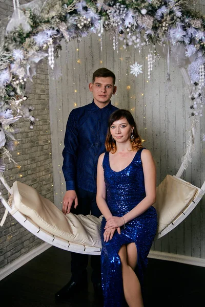 Young ordinary family. Young husband and wife. Happy young couple. — Stock Photo, Image