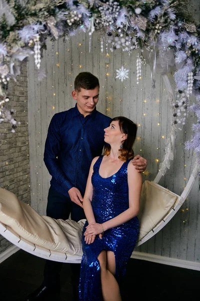 Young ordinary family. Young husband and wife. Happy young couple. — Stock Photo, Image