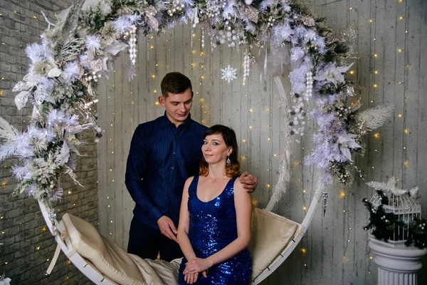 Young ordinary family. Young husband and wife. Happy young couple. — Stock Photo, Image