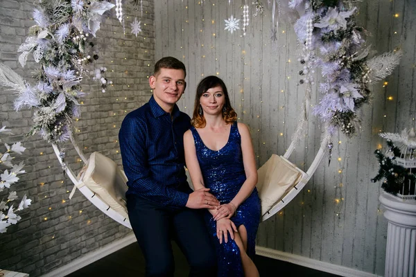 Young ordinary family. Young husband and wife. Happy young couple. — Stock Photo, Image