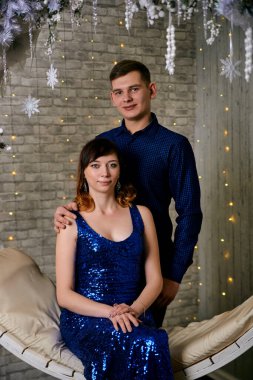 Genç, sıradan bir aile. Genç karı koca. Mutlu genç çift.