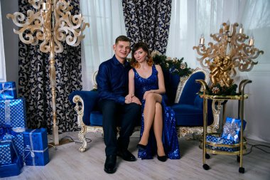 Genç, sıradan bir aile. Genç karı koca. Mutlu genç çift.