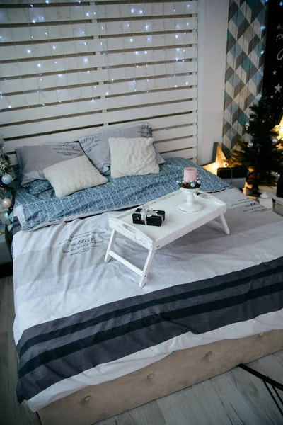 Bedroom with a bed decorated with Christmas decorations top view. — Stock Photo, Image